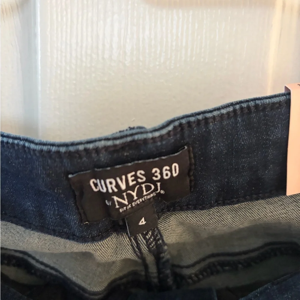 NYDJ CURVE 360 Women’s Dark Wash Capri Jeans $89 - Picture 2 of 3